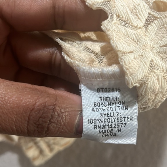 Blashe Women’s Lace BlouseTop Puff Short Sleeve Size Medium Cream - Picture 7 of 10